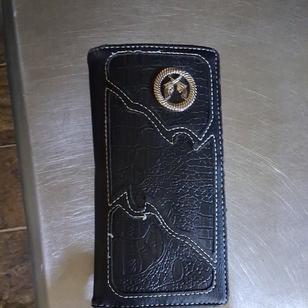 Black Crocodile Pattern Wallet With Silver Accent - image 1